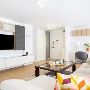 https://home2book-elegance-city-center-apartment.in-canary-islands.com
